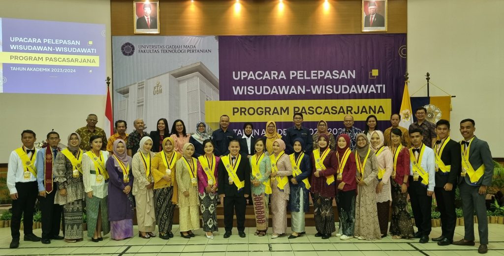 Upacara Pelepasan Wisudawan Pascasarjana FTP UGM Periode II TA 2023/ ...